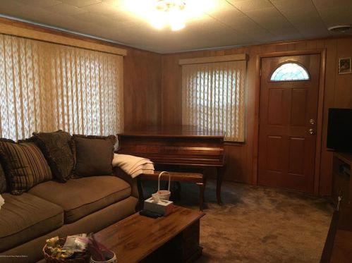 1 Roger Rd, Edison NJ 08817-4507 exterior