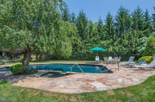 62 Cornell Dr, Livingston NJ  07039-5519 exterior