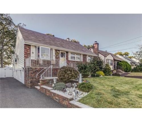 150 Worth St, Iselin NJ  08830-2462 exterior