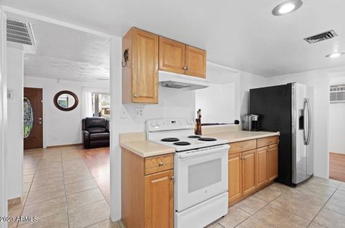 6628 19 St, Phoenix AZ 85022-5011 exterior