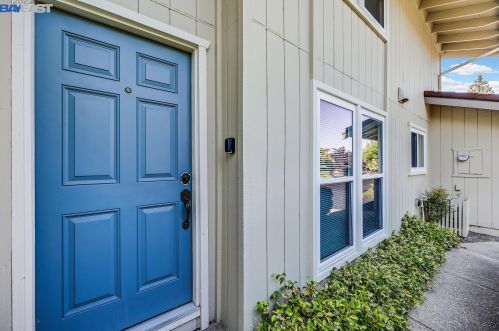 44 Rolling Grn Cir, Concord CA 94523-3266 exterior