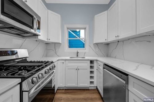 365 Delano Pl, Fairview NJ  07022-1703 exterior