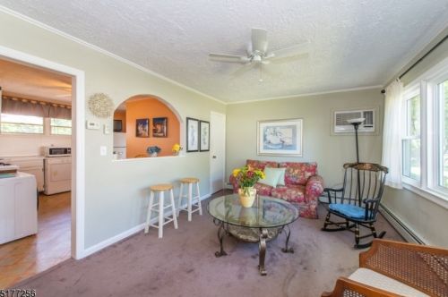 41 Hunterdon Rd, Town Center, NJ 07052-1627