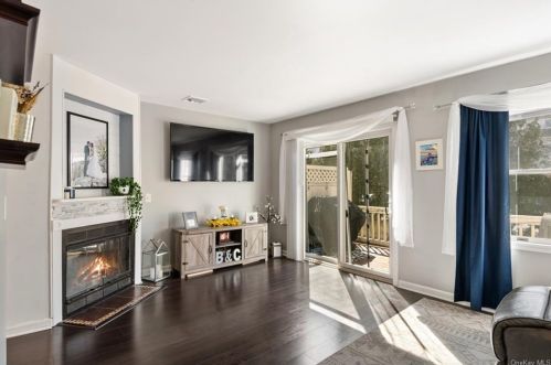 202 Cornwall Mdw Ln, Patterson NY 12563-2653 exterior