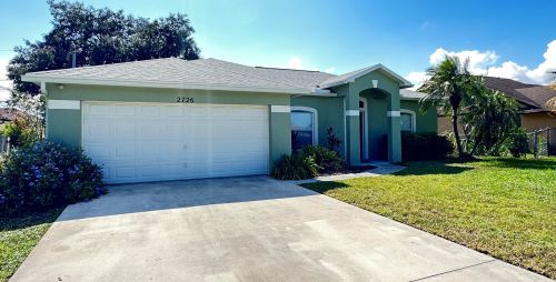 2726 District Ave, Fort Pierce, FL 34953-5827