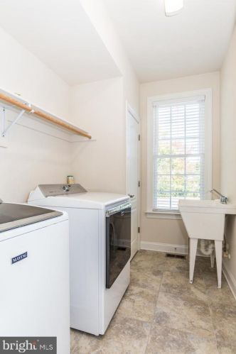 8106 Ashton St, Alexandria VA 22309-1345 exterior