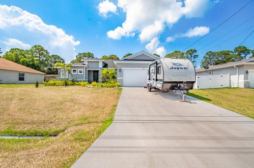 1482 Hunnicut Ave, Fort Pierce FL  34953-7002 exterior