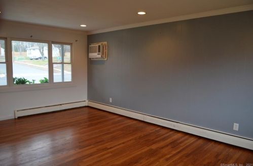 47 Heron Rd, Enfield CT 06082-4002 exterior