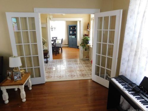 37 Harding St, New Britain CT 06052-1608 exterior