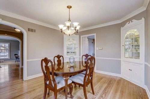 6405 Lk Dr, Milwaukee WI 53217-4229 exterior