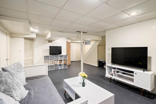 255 Cascade Rd, Pittsburgh PA 15221-4439 exterior