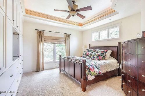 642 Chancellor Dr, Wyoming MI 49418 exterior