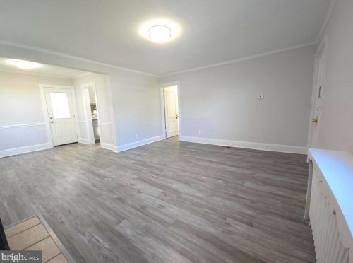 733 1st St, Arlington VA  22203-1861 exterior