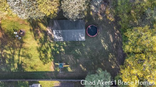 125 High St, Middlevle MI 49333-9466 exterior