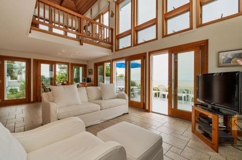 29 Bayberry Ln, Eastham MA 02642-2352 exterior