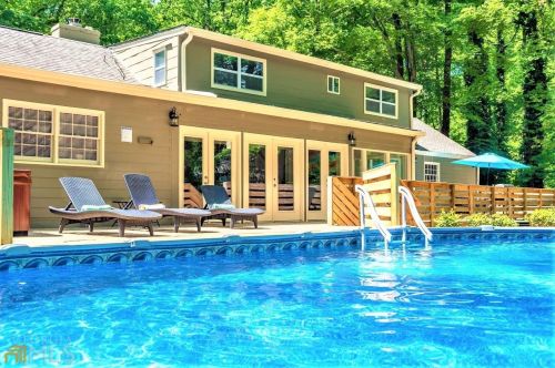 2885 Duke Of Gloucester, Atlanta GA  30344-5804 exterior