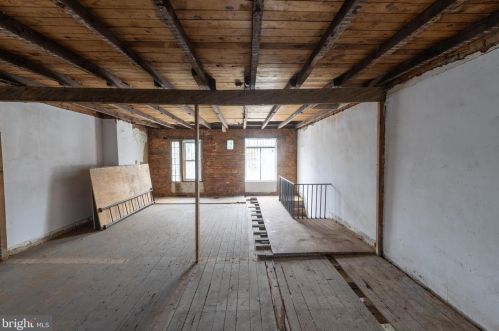 2320 2nd St, Philadelphia PA 19133-3303 exterior