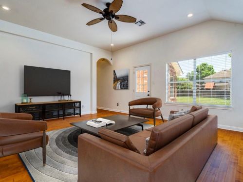 10137 Anahuac Trl, Austin TX 78747-2703 exterior