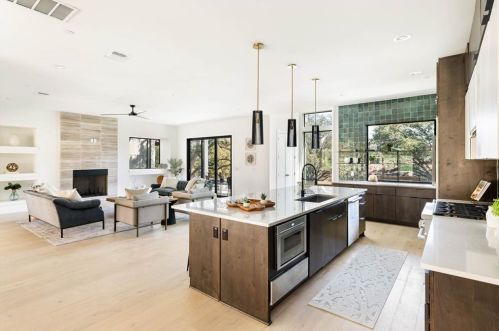 8512 Appalachian Dr, Austin TX 78759-7930 exterior