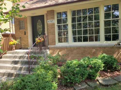 10517 Leavitt St, Chicago, IL 60643-2521