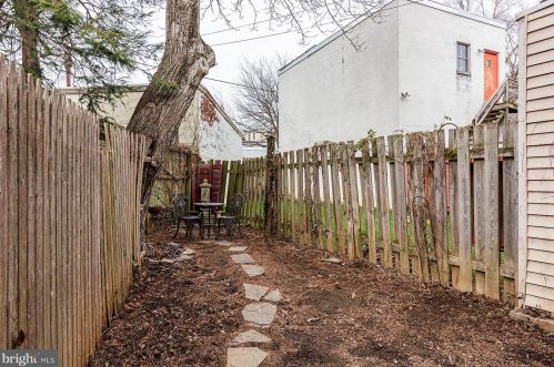 249 New Holland Ave, Lancaster PA 17602-2301 exterior