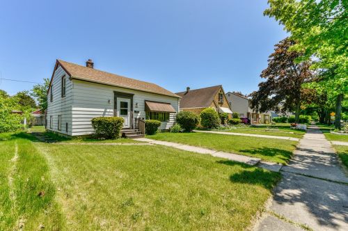 5804 40th St, Milwaukee, WI 53209-3921