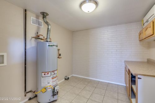 8217 Beverly St, Tucson AZ 85710-5931 exterior