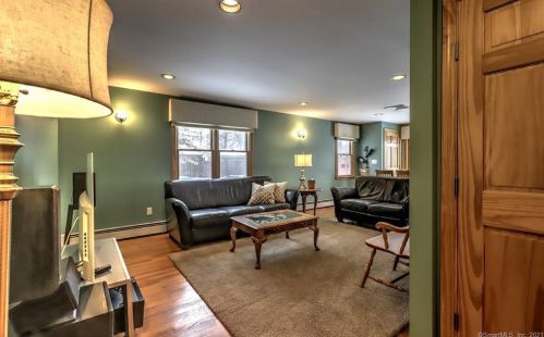 26 Chapel St, Milford CT 06460-7922 exterior