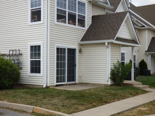 201 Ruth Ct, Middletown, NY 10940-5319