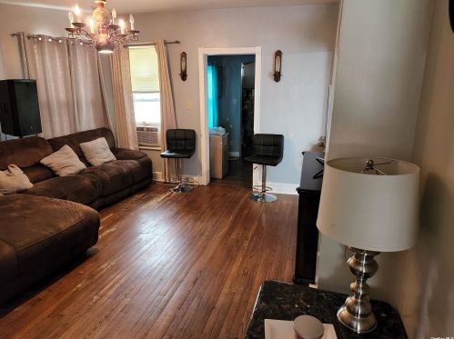 56 Jamaica Ave, Valley Stream NY 11580-6314 exterior