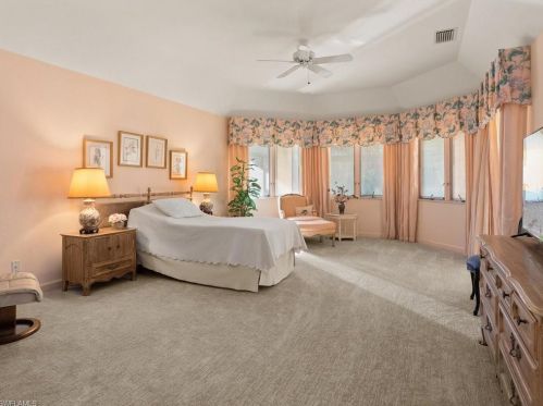 4724 Oak Leaf Dr, Naples FL 34119-8575 exterior