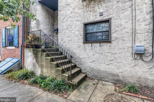 802 Front St, Philadelphia, PA 19147-4308