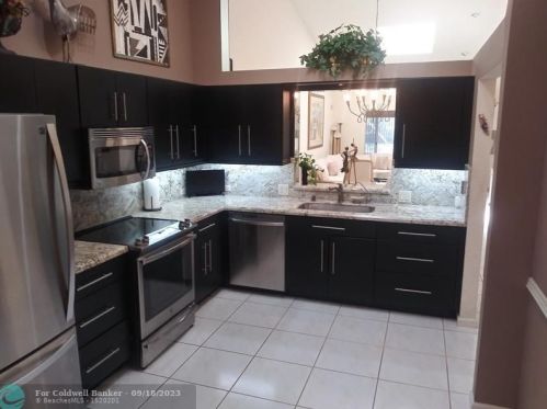 7572 Is Breeze Ter, Boynton Beach FL 33437-5403 exterior