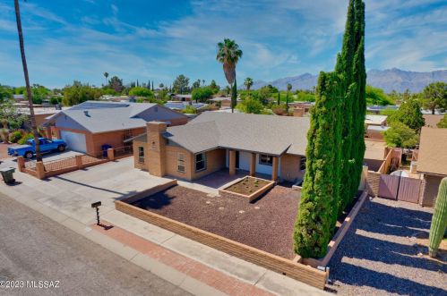 7761 David Dr, Tucson, AZ 85730-1812