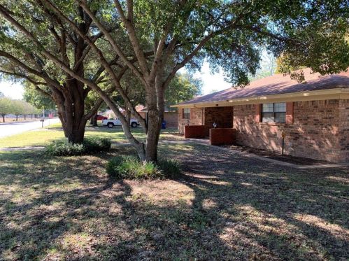 1200 Cliff Dr, Graham TX 76450-4105 exterior