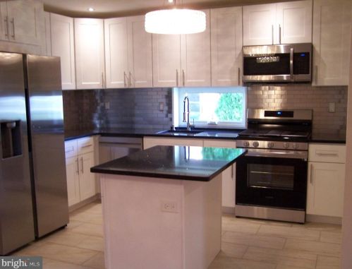 3399 Keswick Rd, Philadelphia PA 19114-1609 exterior