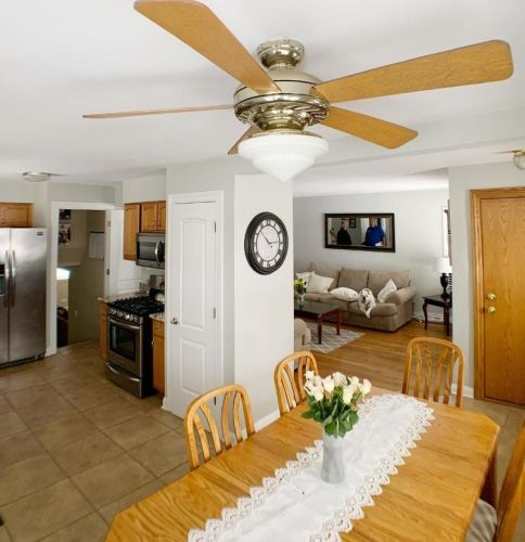 8639 Tripp Ave, Chicago IL 60652-2247 exterior