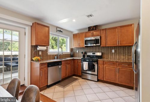 312 Krams Ave, Philadelphia PA 19128-4733 exterior