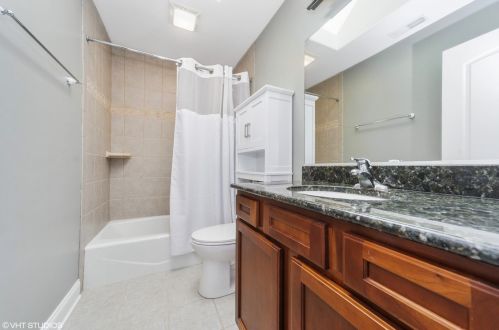 546 Crockett Ave, Elmhurst IL 60126-1810 exterior