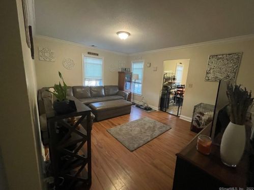 89 Old Broadway, North Haven CT 06473-1606 exterior