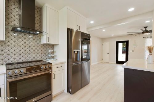 7008 11th Way, Phoenix AZ  85020-5313 exterior