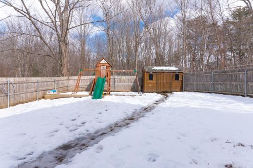 41 Bay Rd, Newmarket NH 03857-1711 exterior