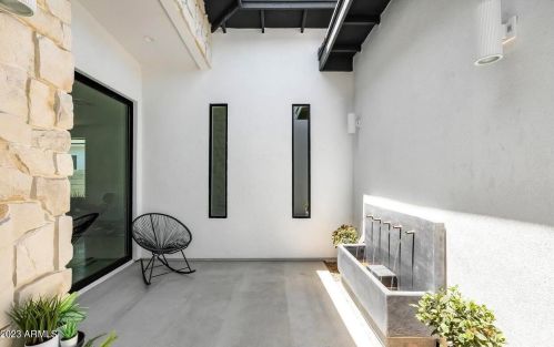 2205 Clarendon Ave, Phoenix AZ  85015-5436 exterior