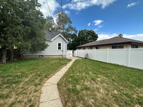 4319 87th St, Milwaukee WI  53222-1799 exterior