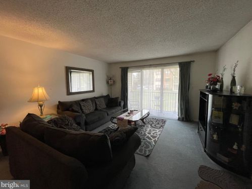 7 Poillon Ct, Trenton, NJ 08648-2656