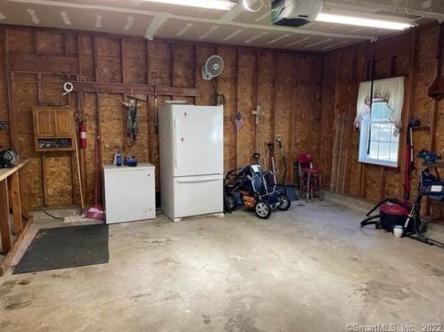 20 Frd Ln, Torrington CT 06790-7402 exterior