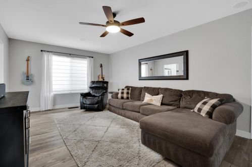 1941 Carleton Dr, Turlock CA 95382-2112 exterior