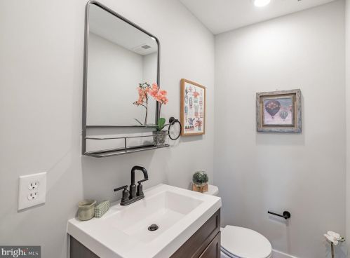 4207 Houghton St, Philadelphia PA  19128-1722 exterior