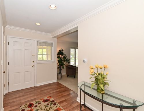 9139 Meadowlark Ln, Milwaukee, WI 53217-1950