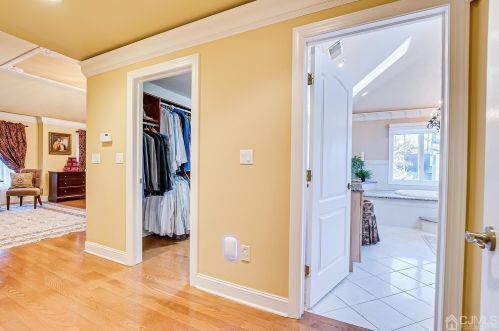 21 Southfield Rd, Edison NJ 08820-3141 exterior